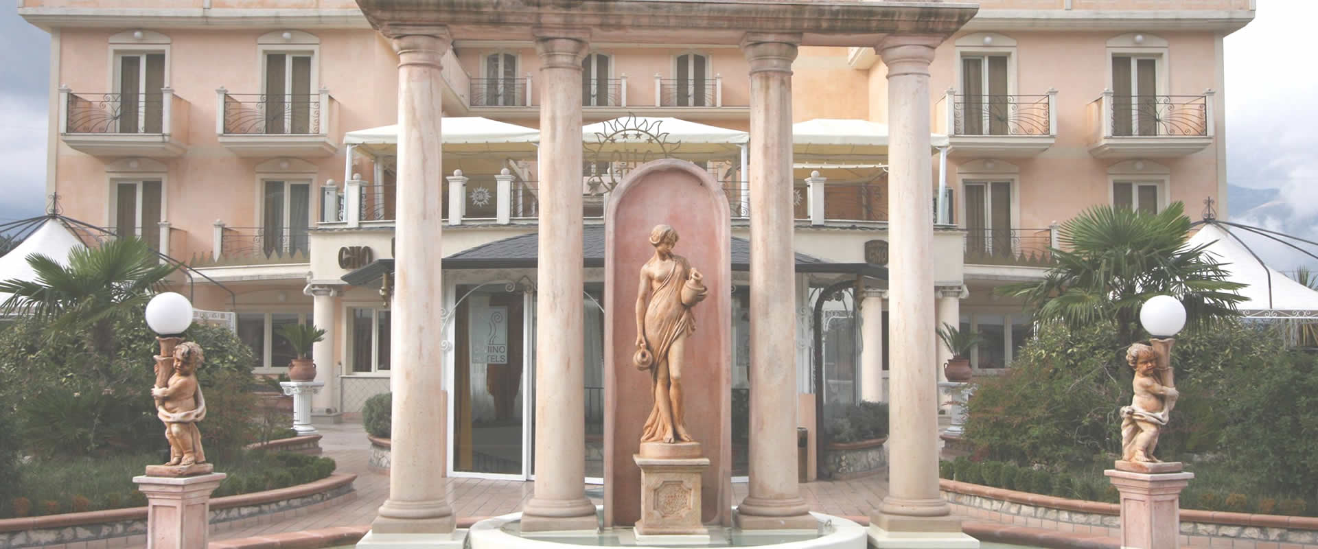 Esterno del Grand Hotel Osman ad Atena Lucana