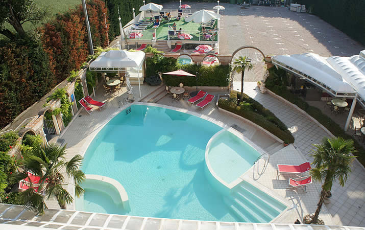 Piscina con idromassaggio